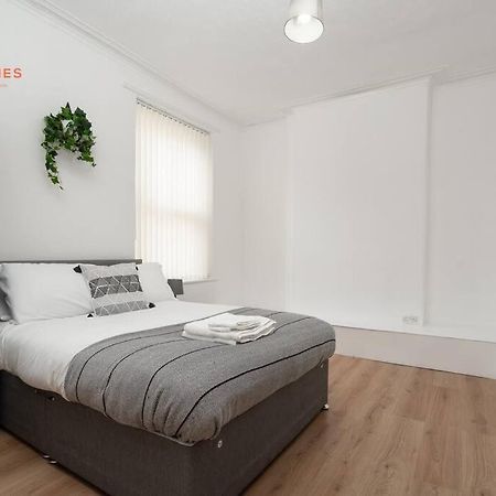 Supersized 6 Bedroom Liverpool/Free Parking/Sleeps 12 외부 사진