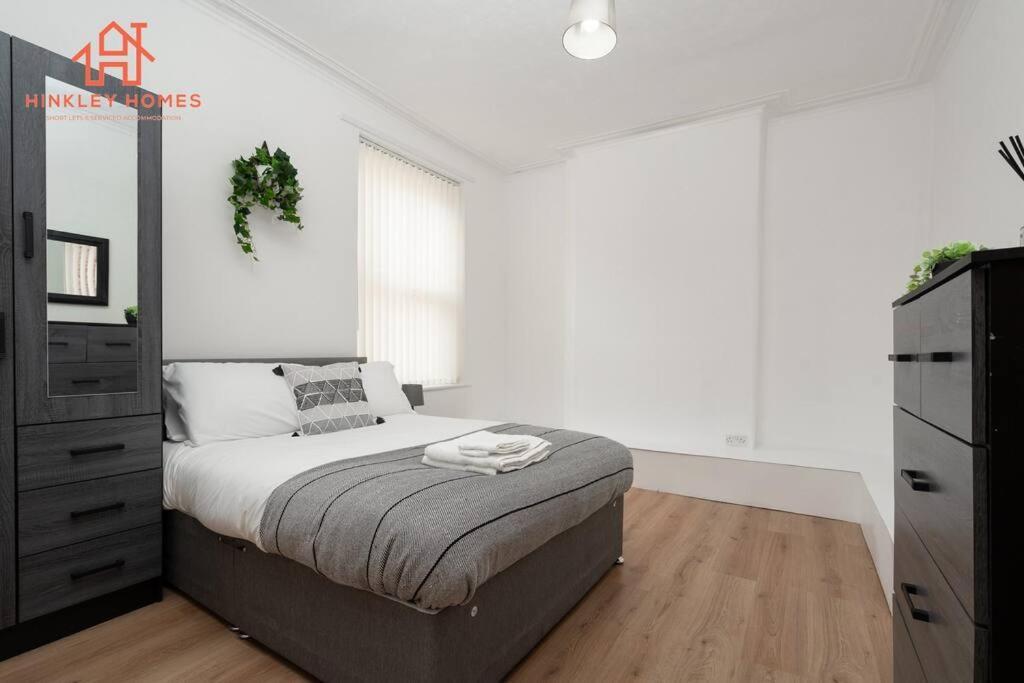 Supersized 6 Bedroom Liverpool/Free Parking/Sleeps 12 외부 사진