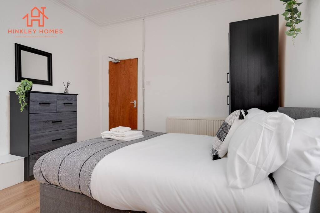 Supersized 6 Bedroom Liverpool/Free Parking/Sleeps 12 외부 사진