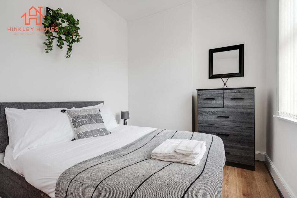 Supersized 6 Bedroom Liverpool/Free Parking/Sleeps 12 외부 사진